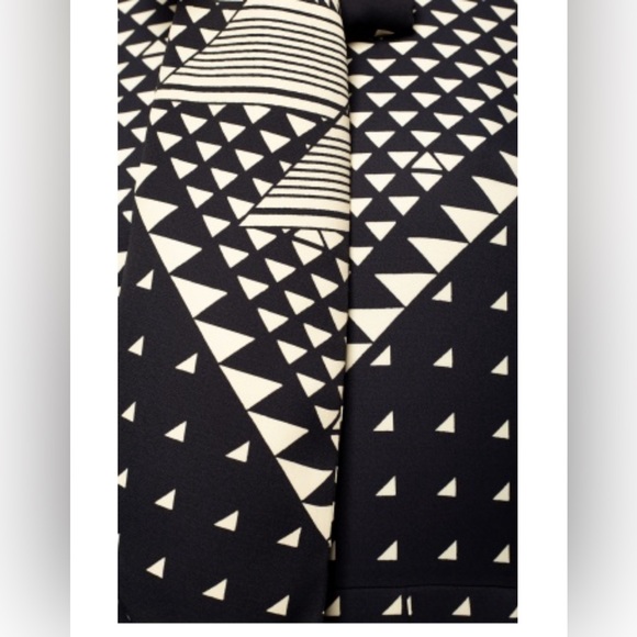 Tory Burch
Women's Black Geometric Shirt Dress - Picture 4 of 9